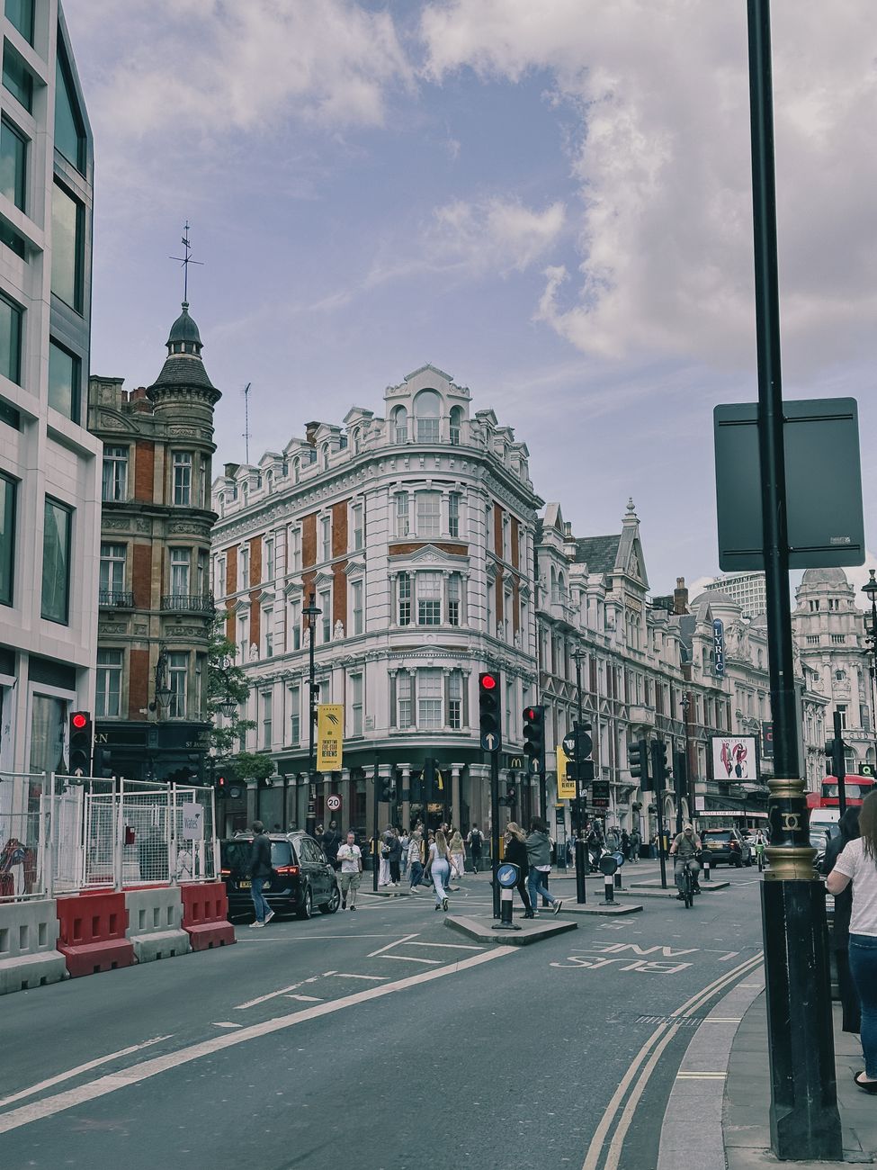 Compare broadband deals London — find the cheapest package at your address with Switch